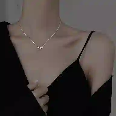 925