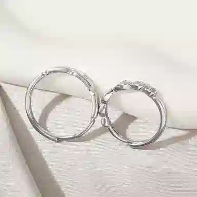 925