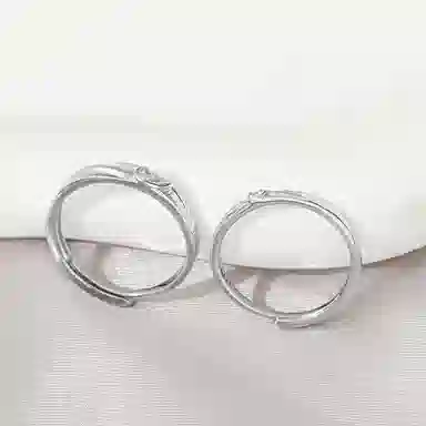 925