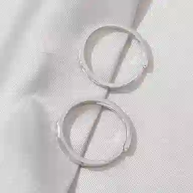 925