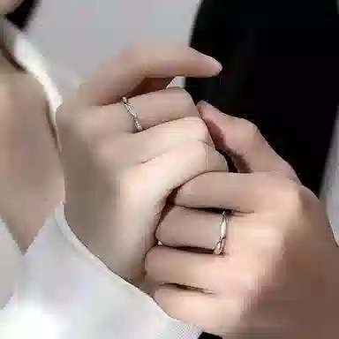 925