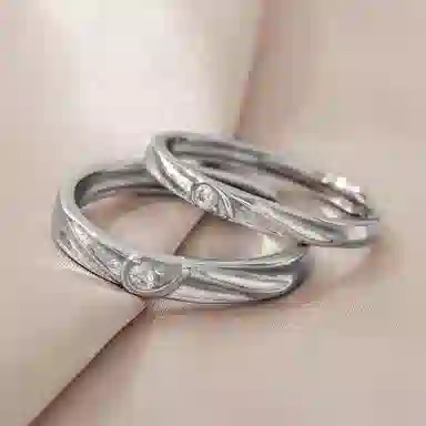 925