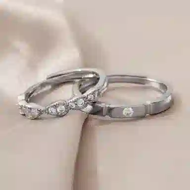 925