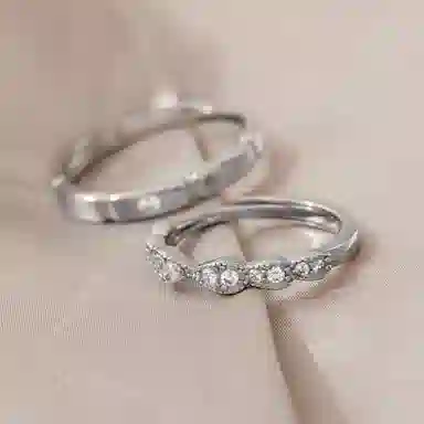 925