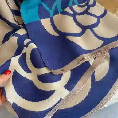 纳兰杜 优雅气质 流苏小众高级感 旅游外搭 聚酯纤维 披肩 女款