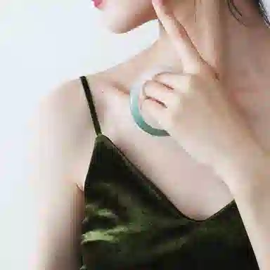 正大福 半山半水 美人镯 新中式复古典雅国风奢华旗袍汉服婉约清丽精致可爱优雅气质日常百搭首饰 玉髓 手镯 女款