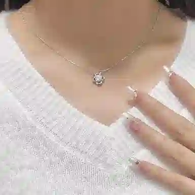 925