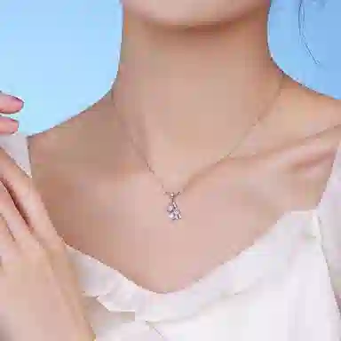 925