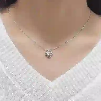 925