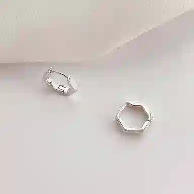 S925