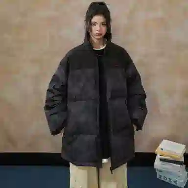 SWAMP AREA Letter Down Jacket White