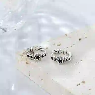 925