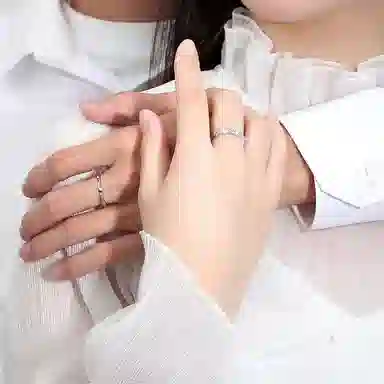 克兰茜 钟爱久久 莫比乌斯蝶恋 小众轻奢高级感设计森系蝴蝶环环相扣指环 礼盒可调节开口戒 锆石 戒指 男女同款情侣款