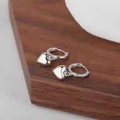 925