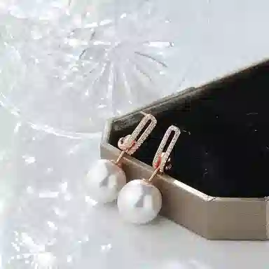 925