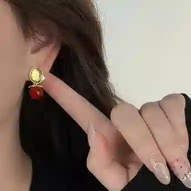 925