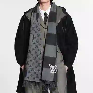 Louis Vuitton LV² Scarf