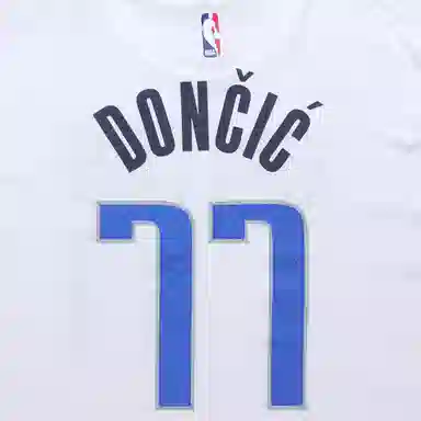Nike NBA Dallas Mavericks Doncic 77 T-Shirt