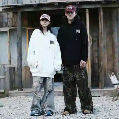 冰飞 美式复古嘻哈街头创意手绘字母图案印花宽松休闲舒适套头落肩上衣少年感穿搭潮牌潮流百搭连帽卫衣 男女同款