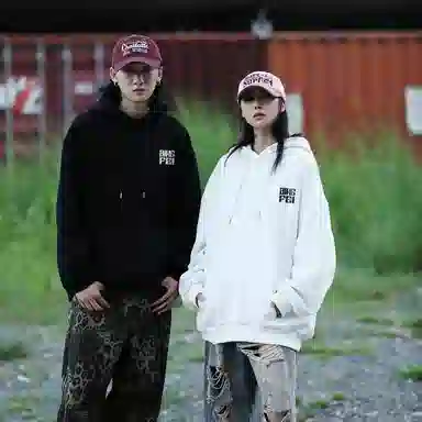 冰飞 美式复古嘻哈街头创意手绘字母图案印花宽松休闲舒适套头落肩上衣少年感穿搭潮牌潮流百搭连帽卫衣 男女同款