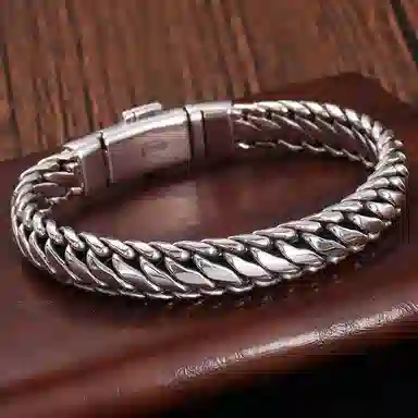 925