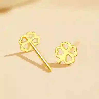 老凤祥 幸运花开四叶草耳饰 招财纳福时尚简约 轻奢高级感小众设计 养耳洞 足金 一口价 黄金耳钉一对 女款 女朋友闺蜜生日周年礼盒物