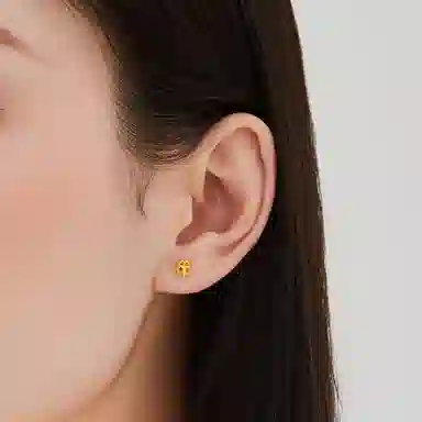 老凤祥 幸运花开四叶草耳饰 招财纳福时尚简约 轻奢高级感小众设计 养耳洞 足金 一口价 黄金耳钉一对 女款 女朋友闺蜜生日周年礼盒物