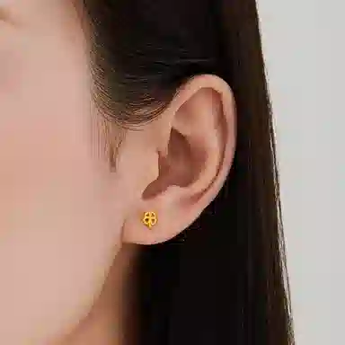 老凤祥 幸运花开四叶草耳饰 招财纳福时尚简约 轻奢高级感小众设计 养耳洞 足金 一口价 黄金耳钉一对 女款 女朋友闺蜜生日周年礼盒物