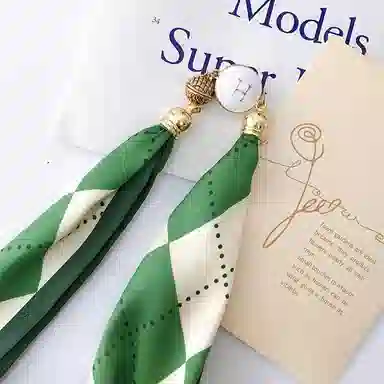 优幽兰 韩版高级感珍珠磁扣优雅领巾小众设计感精致时尚百搭简约个性气质轻奢清新淡雅薄复古 丝巾 女款