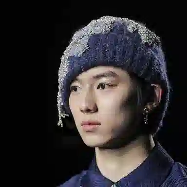 VALLEYOUTH Xinghu Vintage Rhinestone Embroidery Knit Hat