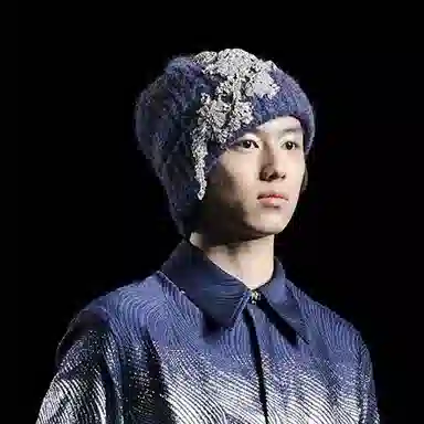 VALLEYOUTH Xinghu Vintage Rhinestone Embroidery Knit Hat