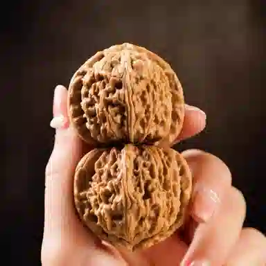 凯真 新中式国潮把玩件四座楼狮子头官帽苹果圆  盘玩手持爆肉密实 文玩核桃 把件 男女同款情侣款 节日礼盒装送人