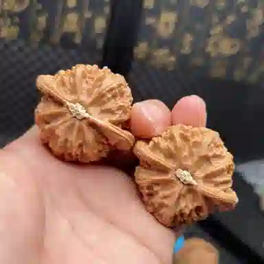 凯真 新中式国潮把玩件四座楼狮子头官帽苹果圆  盘玩手持爆肉密实 文玩核桃 把件 男女同款情侣款 节日礼盒装送人