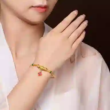 贝戈丽丝 国潮新中式典雅古法四叶草搭配花丝珠素圈可推拉 多彩幸运挂坠 日常出街款 足金 一口价 黄金手镯 女款