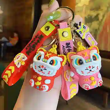 千桐 国潮醒狮招财猫 顺风顺水顺财神 卡通公仔 创意小书包 钥匙 可爱装饰 硅胶 挂件 男女同款情侣款