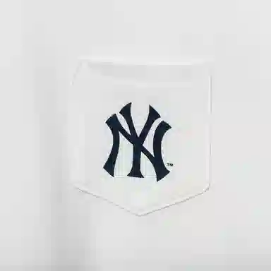 New Era x MLB Yankees Logo Tee White