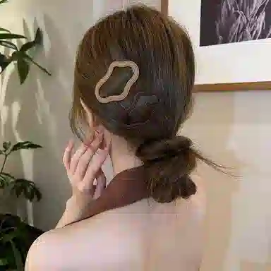 如花梦 镂空云朵侧边刘海夹 皮质 发夹 女款