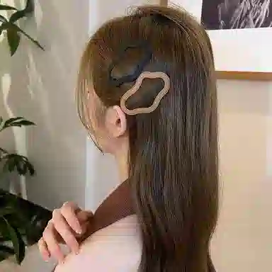 如花梦 镂空云朵侧边刘海夹 皮质 发夹 女款