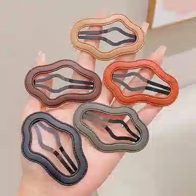 如花梦 镂空云朵侧边刘海夹 皮质 发夹 女款