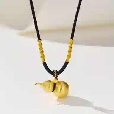 925