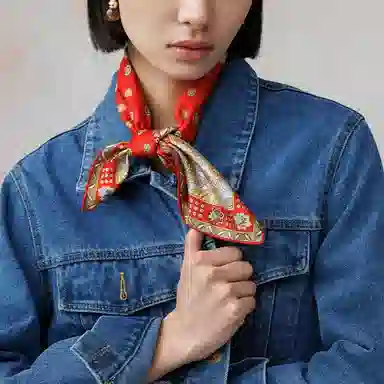 上海故事 故宫联名 风驰万疆轻奢复古风格精致设计真丝中方巾 桑蚕丝 丝巾 女款