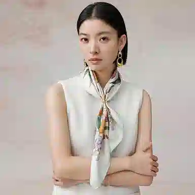 上海故事 南法庄园优雅高端丝绸质感经典设计优雅气质花卉礼盒装 桑蚕丝 丝巾 女款