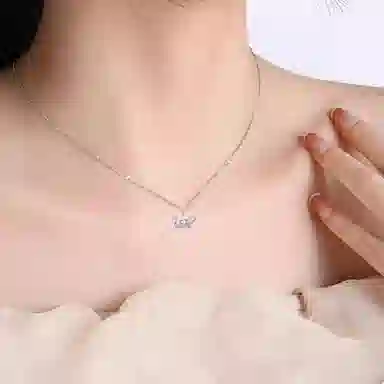 925