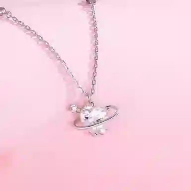 925