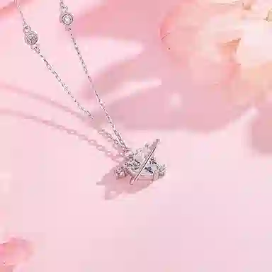 925