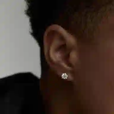 LUXTA Moissanite Stud Earrings