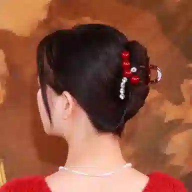 丹琴 本命年红色抓夹红豆珠珠高级感后脑勺盘发卡夹子鲨鱼夹发饰 亚克力 发夹 女款