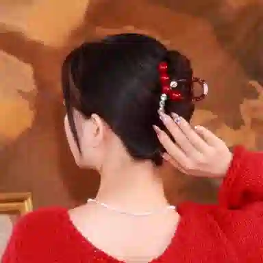丹琴 本命年红色抓夹红豆珠珠高级感后脑勺盘发卡夹子鲨鱼夹发饰 亚克力 发夹 女款