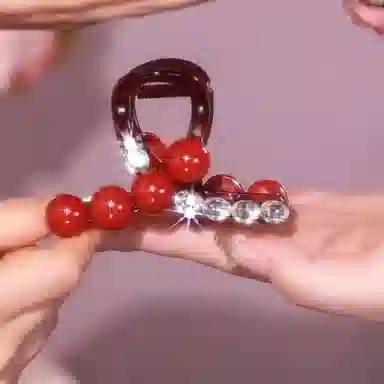 丹琴 本命年红色抓夹红豆珠珠高级感后脑勺盘发卡夹子鲨鱼夹发饰 亚克力 发夹 女款