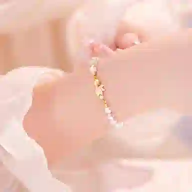 925